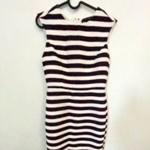 Midi dress, without sleeves.